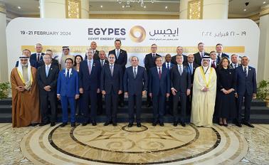 الرئيس عبد الفتاح السيسى فى صورة تذكارية مع عدد من الوزراء وضيوف مؤتمر إيجبس ٢٠٢٤(فبراير ٢٠٢٤)